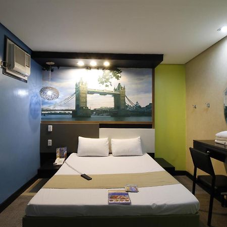 Hotel Dreamworld Araneta Cubao Exteriör bild