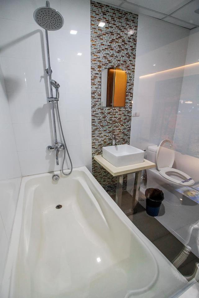 Hotel Dreamworld Araneta Cubao Exteriör bild