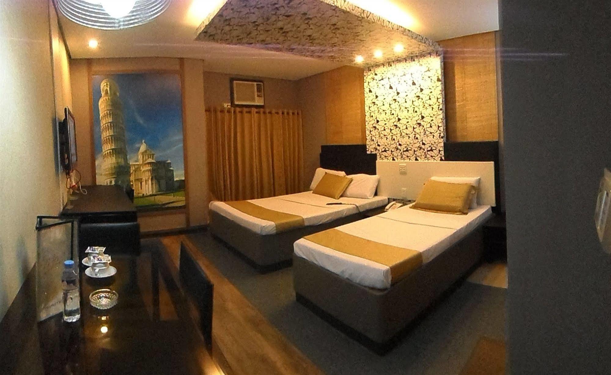 Hotel Dreamworld Araneta Cubao Exteriör bild