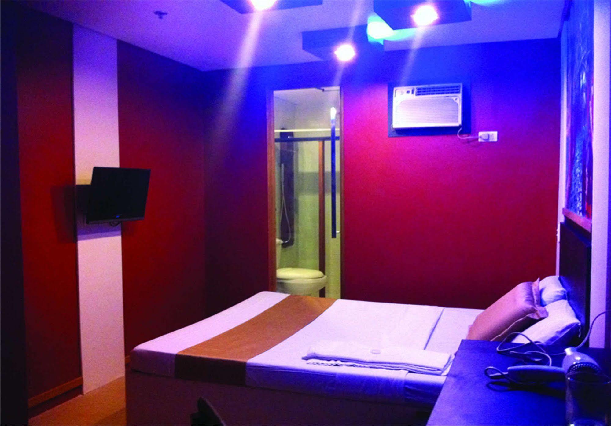 Hotel Dreamworld Araneta Cubao Exteriör bild
