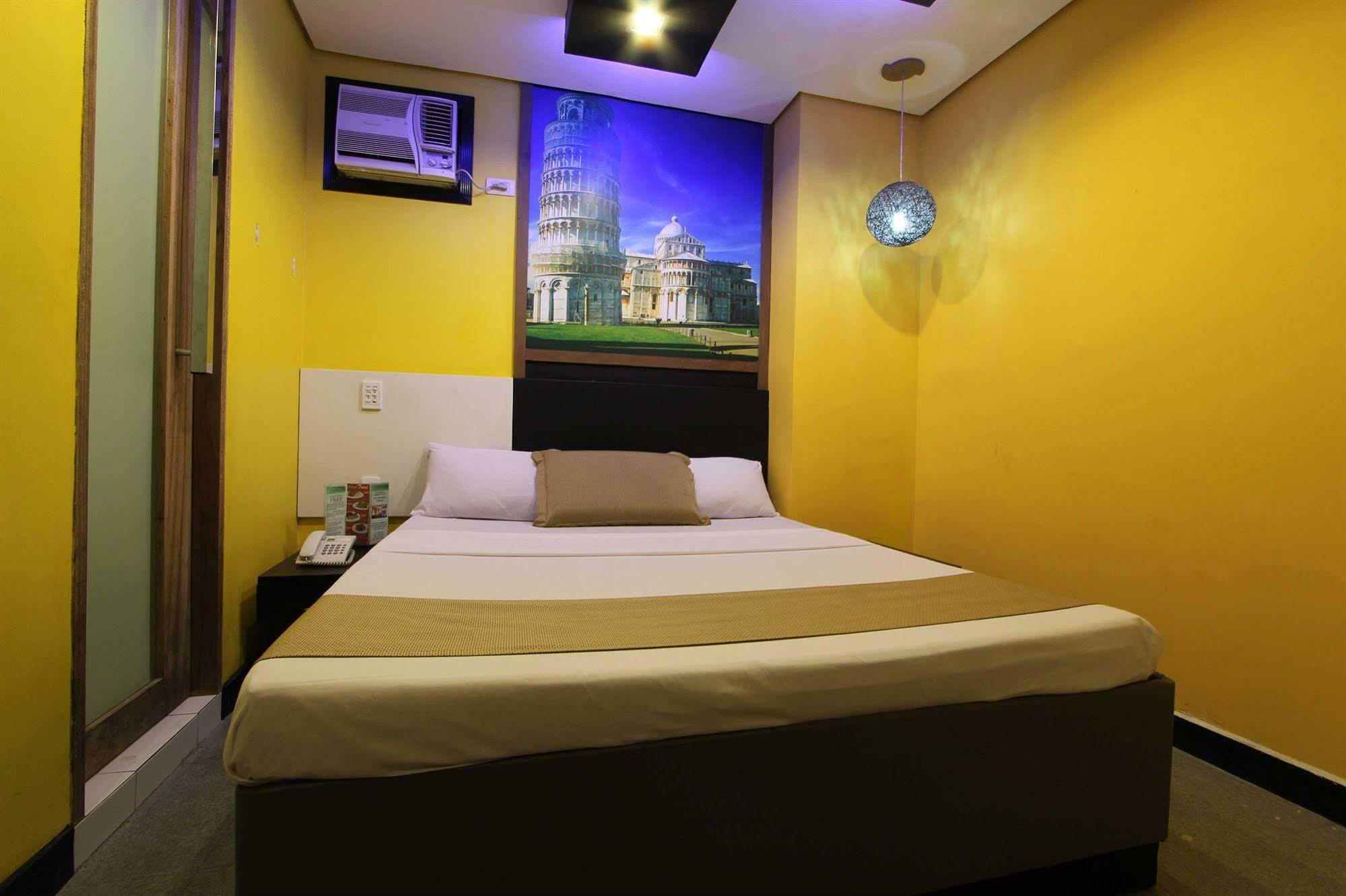Hotel Dreamworld Araneta Cubao Exteriör bild