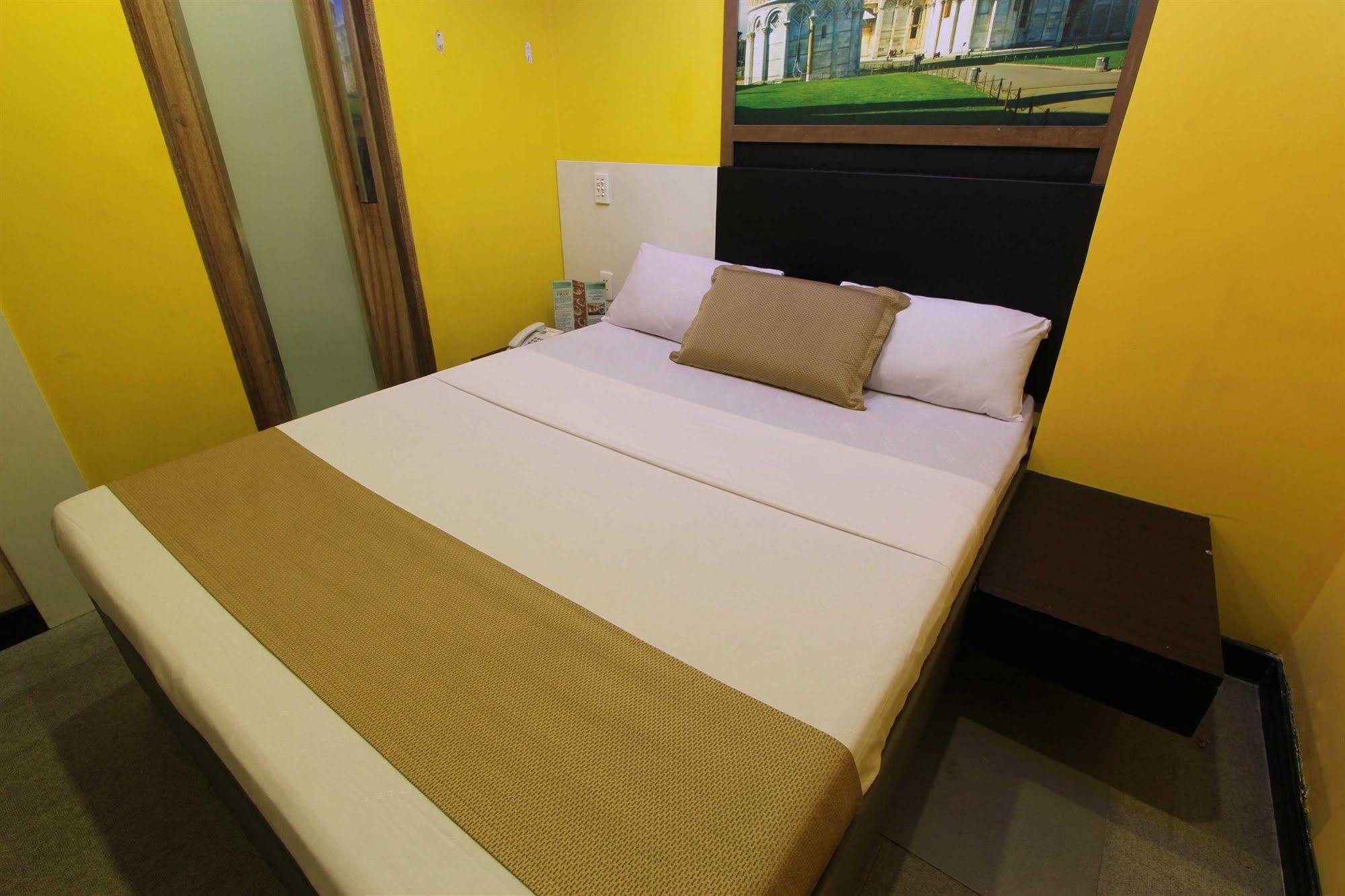 Hotel Dreamworld Araneta Cubao Exteriör bild