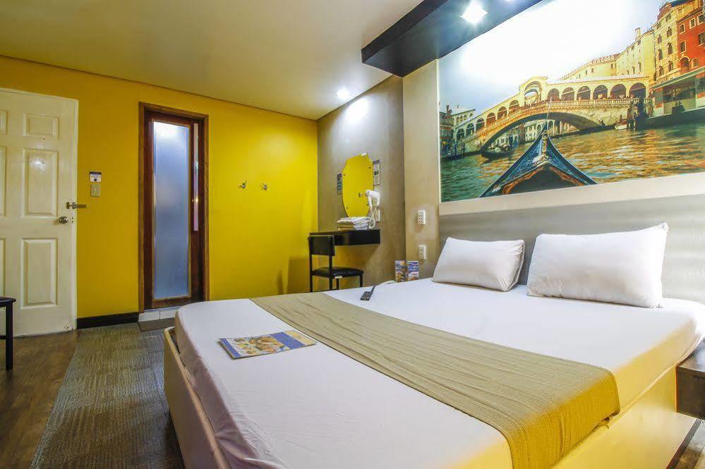 Hotel Dreamworld Araneta Cubao Exteriör bild